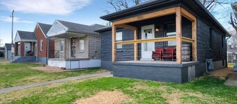 2BR/1BA Bourbon Bungalow - Expo Center