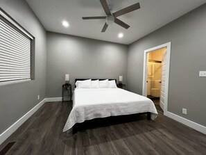 4 室のベッドルーム、アイロン / アイロン台、WiFi、ベッドシーツ