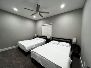 4 habitaciones, tabla de planchar con plancha, wifi y ropa de cama