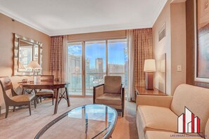 TV, offices - MGM Signature-22-707 F1 Track & Strip View Balcony (Las Vegas)