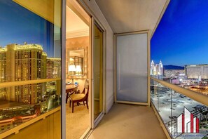 Property grounds - MGM Signature-22-707 F1 Track & Strip View Balcony (Las Vegas)