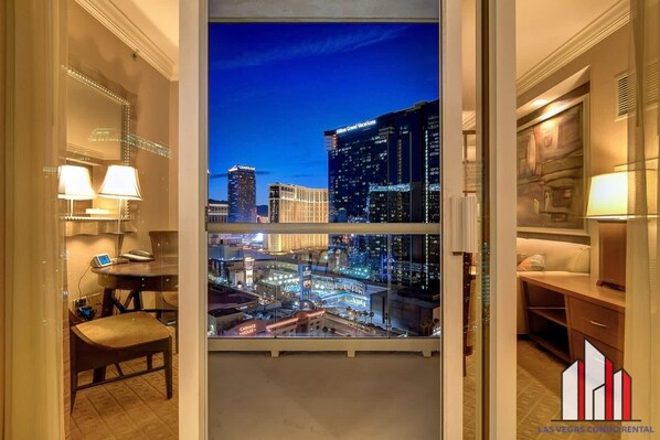 Interior - MGM Signature-22-707 F1 Track & Strip View Balcony (Las Vegas)