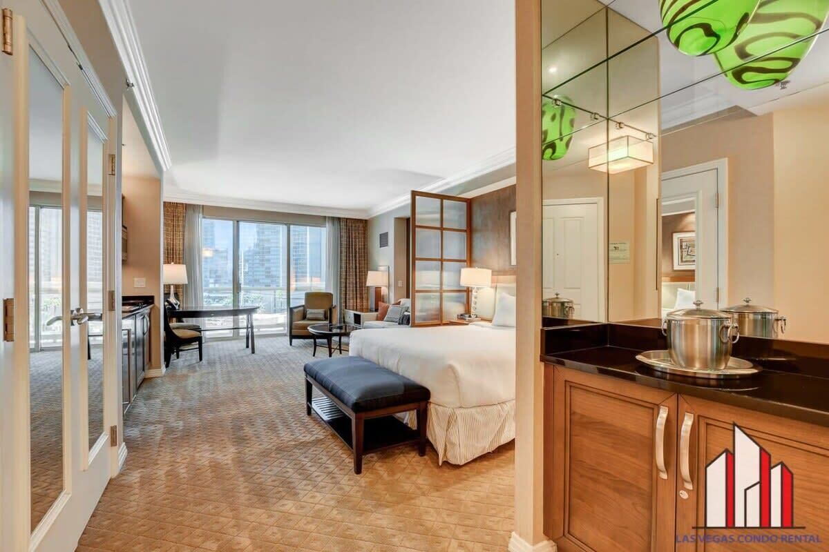 セーフティボックス (室内)、デスク、アイロン / アイロン台、WiFi (無料)