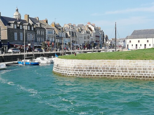 Beautiful waterfront residence, private pool, sun terrace