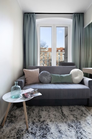 Deluxe Studio Suite | 1 bedroom, iron/ironing board, free WiFi