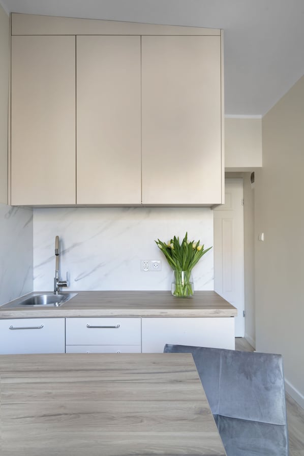 Deluxe Studio Suite | Private kitchen