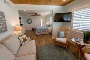 5 bedrooms, internet, bed sheets