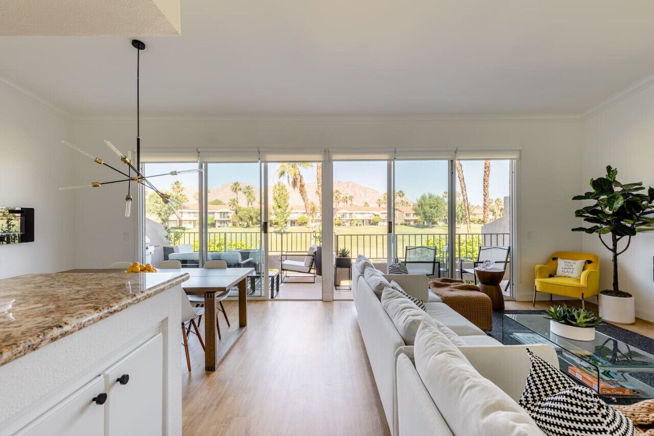 Smart TV, fireplace, stereo