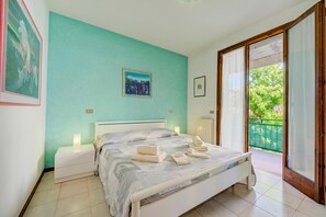 Apartamento familiar, varias habitaciones (Cinzia Apartment Front Beach) | 2 dormitorios, wifi gratis, ropa de cama