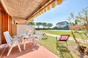 Terrace/patio - Cinzia Apartment Front Beach (Sirmione)