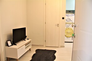 Interior - Polyxenia's Warm & Cozy Apt - 5 min. from Mitera & Hygeia hospitals (Marousi)