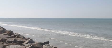 Una spiaggia nelle vicinanze