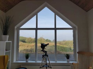 Interior - 10 mins to Rossnowlagh, Bundoran - spacious home with outdoor seating, BBQ, play (Ballyshannon)