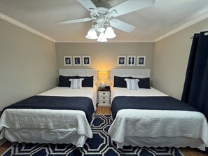 2 habitaciones, tabla de planchar con plancha y cuna de viaje 