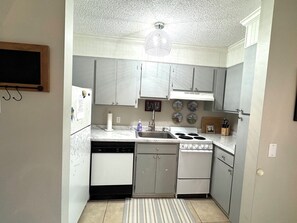 冰箱、微波炉、烤箱、炉灶