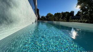 Piscina all'aperto, una piscina riscaldata