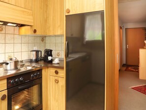 Kühlschrank, Mikrowelle, Ofen, Geschirrspüler