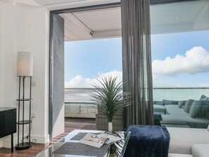 Cottage | 2 bedrooms, individually decorated, individually furnished, free WiFi - 18 Abbey Sands (Torquay)