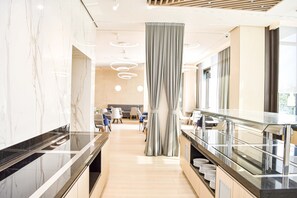 Breakfast area - KATAMARE (Becici)