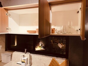 Appartement | Cuisine privée | Réfrigérateur, four à micro-ondes, mélangeur, vaisselle et ustensiles