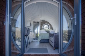 Apartamento (1 Bedroom) | Ferros/tábuas de passar roupa, Wi-Fi de cortesia, roupa de cama