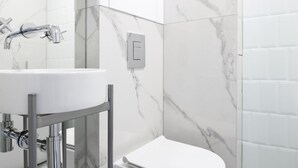 A modern bathroom with a white sink, chrome faucet, and a toilet. - Elite Apartments Luna Studio (Gdansk)