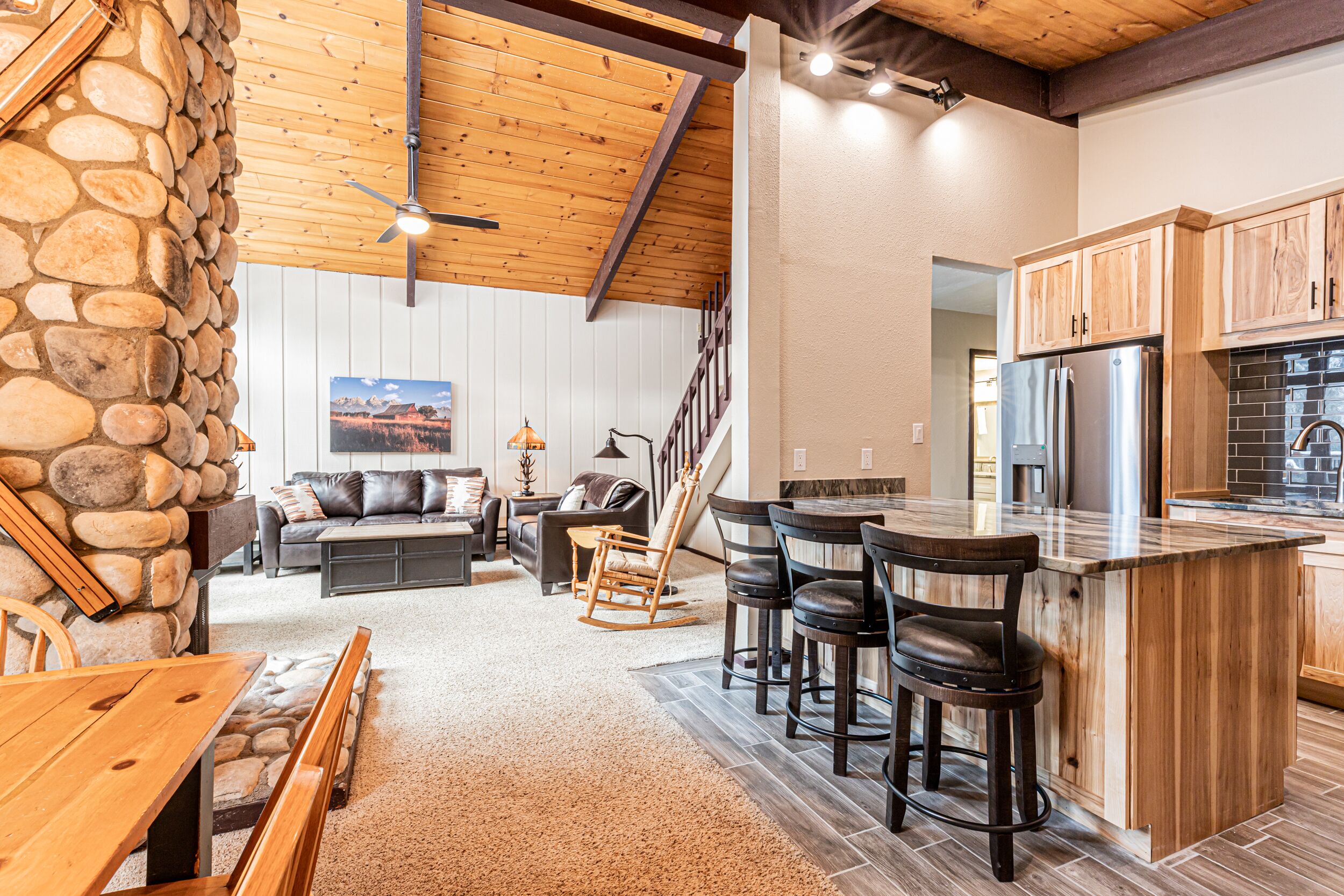 Wood Fireplace, Private Balcony with River and Forest Views, short walk to ski a