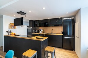 Kühlschrank, Mikrowelle, Ofen, Geschirrspüler