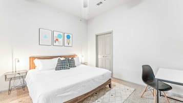 2 makuuhuonetta, työpöytä, silitysrauta/-lauta, Wi-Fi