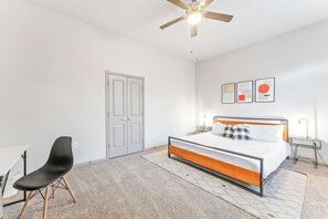 2 habitaciones, escritorio, tabla de planchar con plancha y wifi