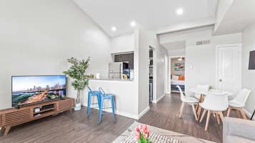 1 bedroom, desk, iron/ironing board, WiFi