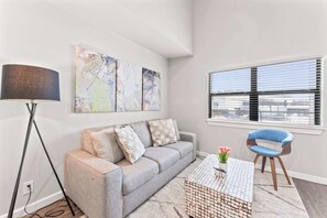 Televisión y oficina 