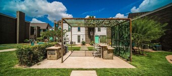 Chic King Bed 1BR Suite, 5 Min to DT