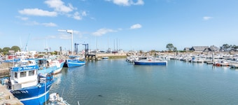 La Jonquille - Three Bedroom House, Sleeps 8