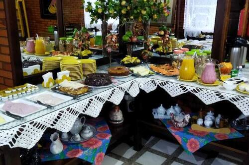Café da manhã com buffet grátis todos os dias