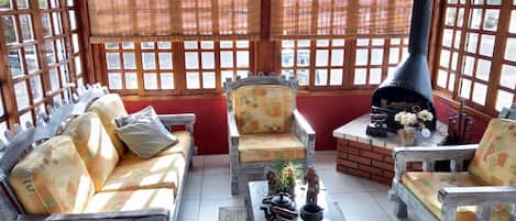 Televisión de 20 pulgadas con canales vía satélite