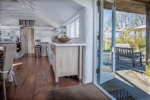 Cottage (2 Bedrooms) | Private kitchen | Fridge, microwave, oven, stovetop