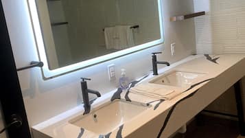 Apartment | Bathroom