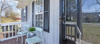 White Oak - fire pit, fast wifi, & free parking