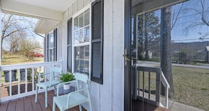 White Oak - fire pit, fast wifi, & free parking