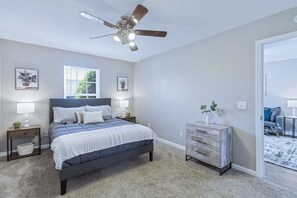 3 Schlafzimmer, Schreibtisch, Bügeleisen/Bügelbrett, WLAN