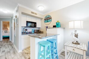 Refrigerador, microondas, parrilla de estufa y lavavajillas 