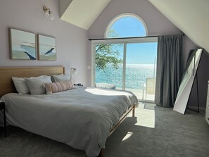 4 bedrooms, desk, iron/ironing board, travel crib