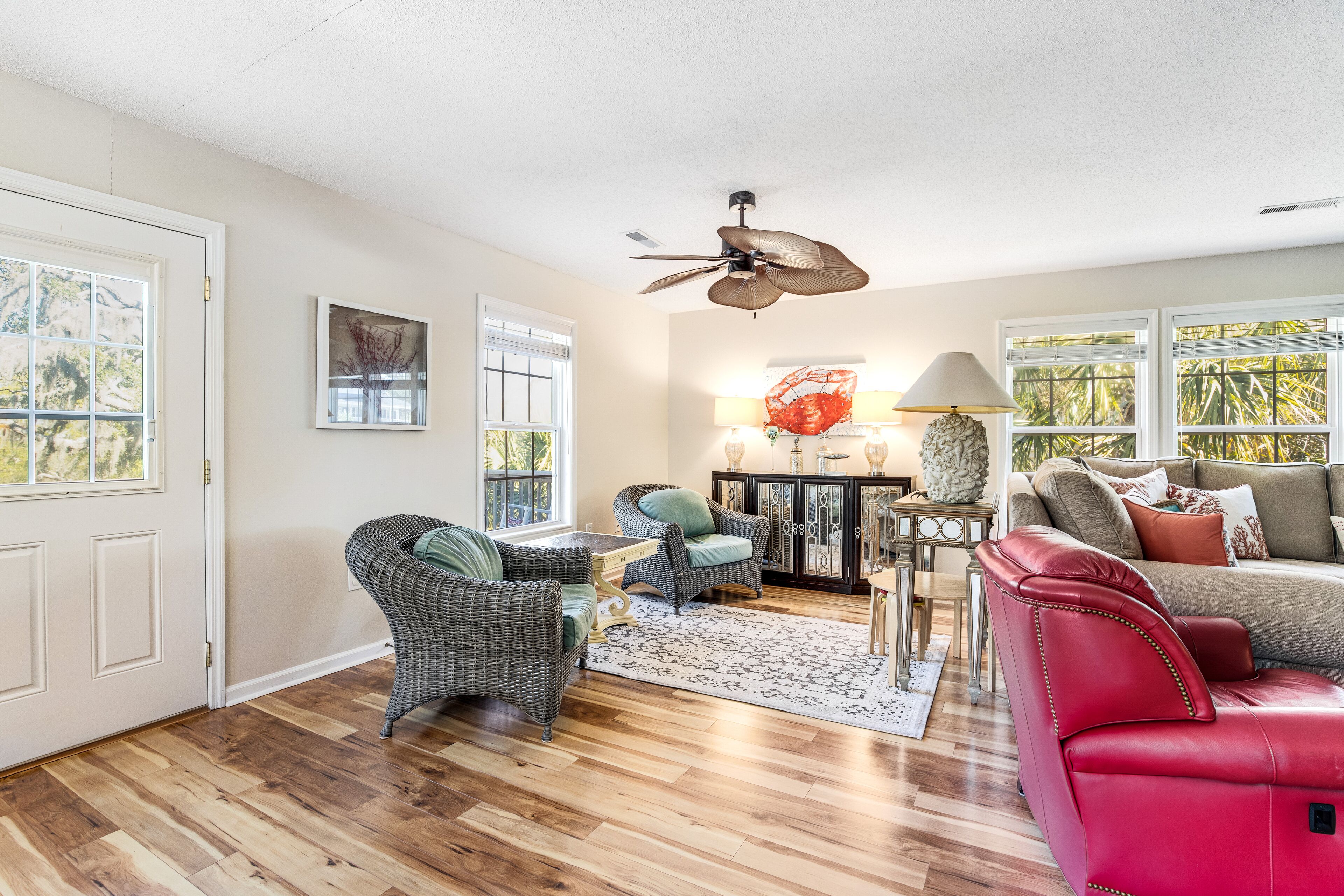 Bay view home three blocks to the beach with WiFi, central AC, and private w/d