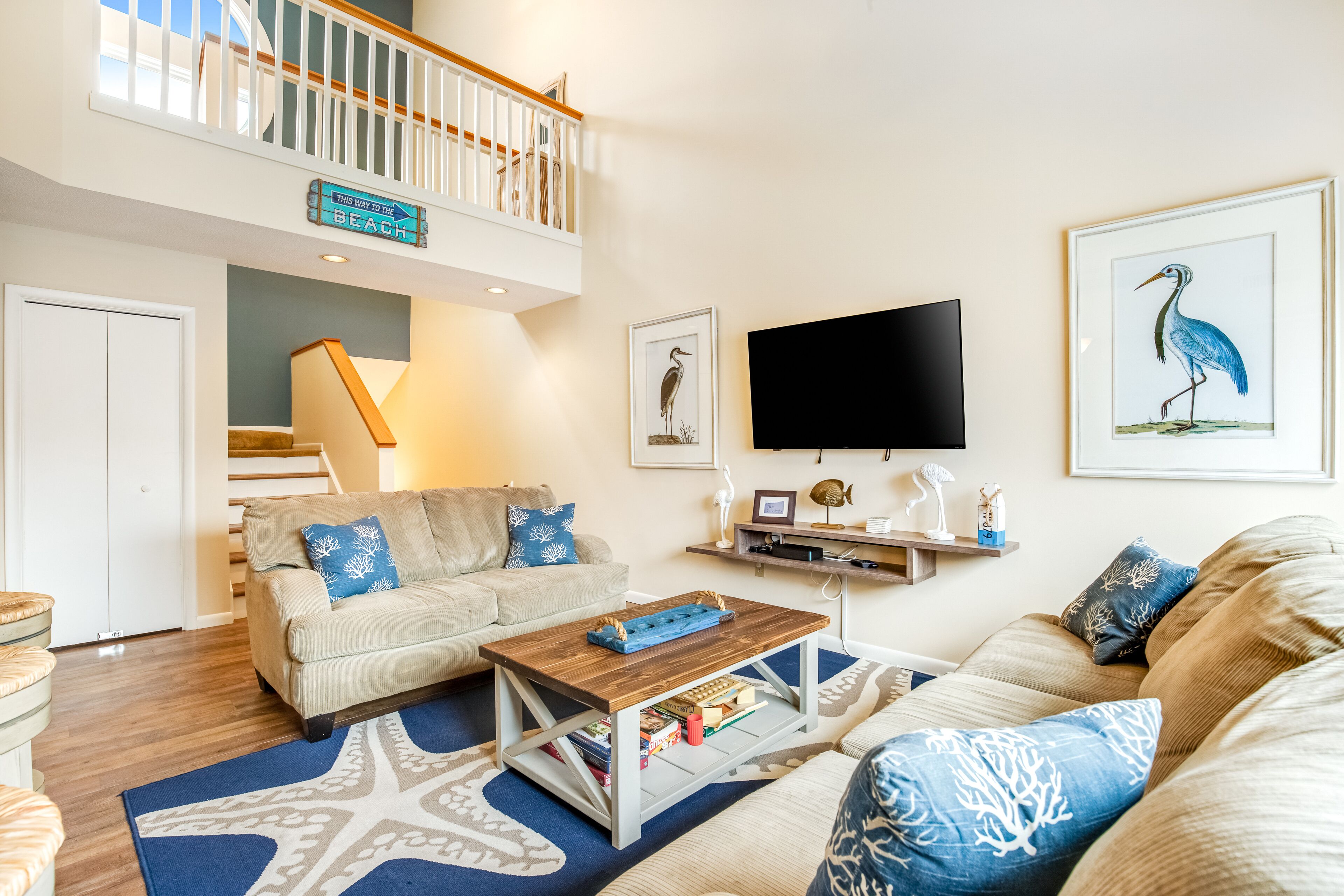 Condo with central AC, private W/D & free WiFi - shared pool