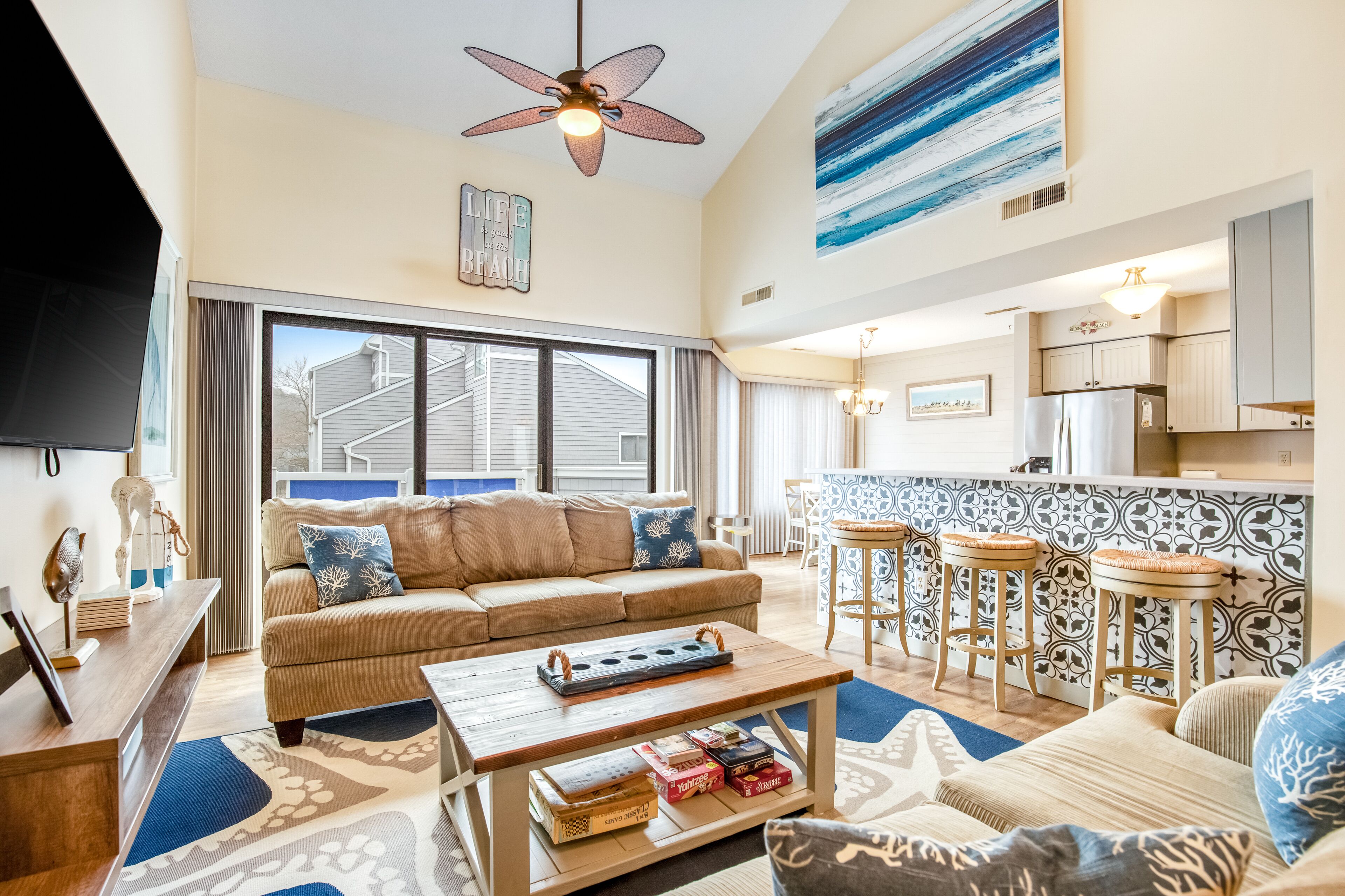 Condo with central AC, private W/D & free WiFi - shared pool