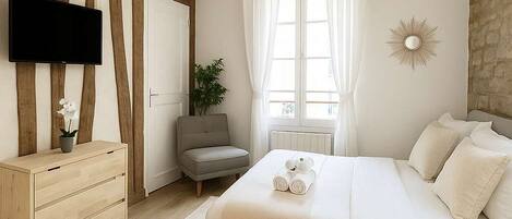 Fer et planche à repasser, lit parapluie, Wi-Fi