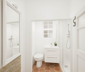 Bathtub, hair dryer, towels, soap