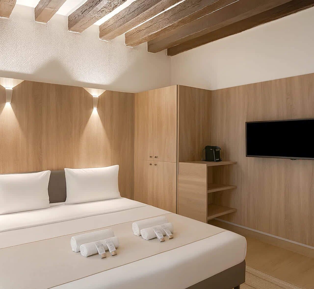 Strykejern/-brett, reiseseng for barn, wi-fi og sengetøy