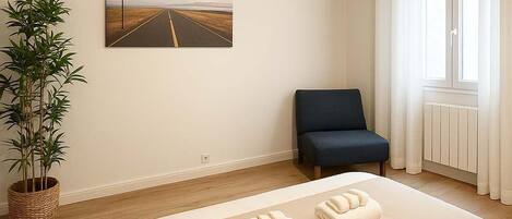 Bügeleisen/Bügelbrett, Reisekinderbett, WLAN, Bettwäsche